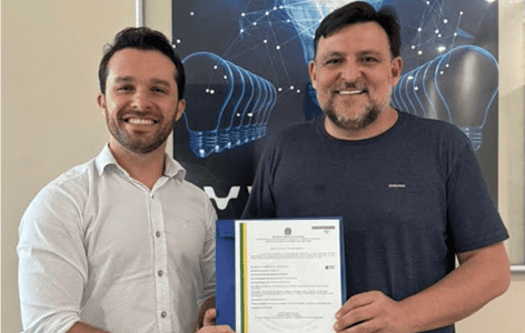Entrega de certificado de Patente pate Fabio Albino